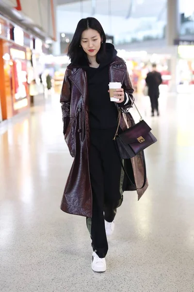 Modella Cinese Liu Wen Fotografata All Aeroporto Internazionale Shanghai Hongqiao — Foto Stock