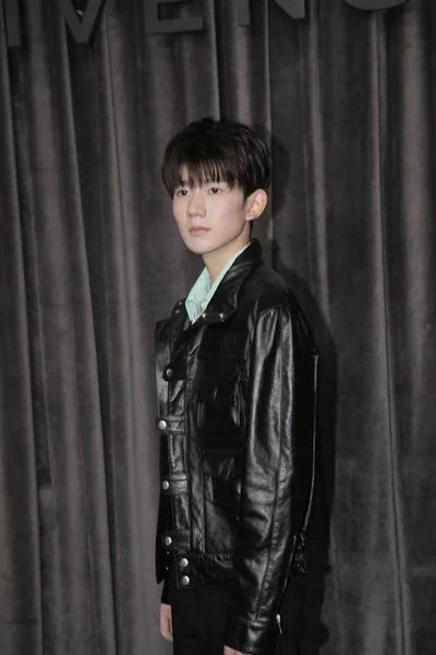 2018年3月4日 在法国巴黎举行的2018年巴黎时装周 中国男孩团体 Tfboys Roy Wang Wang Yuan 将参加 Givenchy — 图库照片