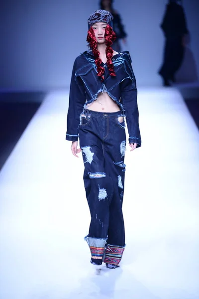 Model Displays New Creation Fashion Show Cotton Usa Chen Wen — Stock Photo, Image