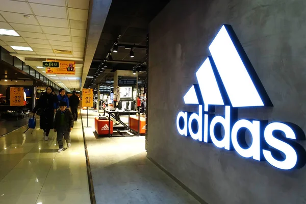 File View Sportswear Store Adidas Shanghai China February 2018 — стоковое фото