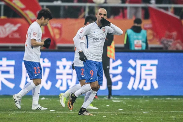 Brasilianska Fotbollsspelare Diego Tardelli Till Höger Shandong Luneng Taishan Firar — Stockfoto