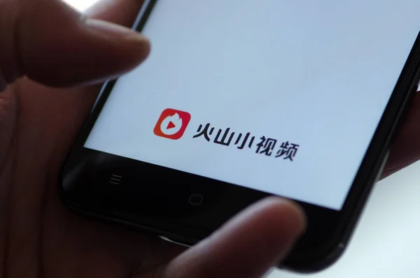 Netizen Opens Mobile App Vigo Video Overseas Version Chinese Short — Stock Photo, Image