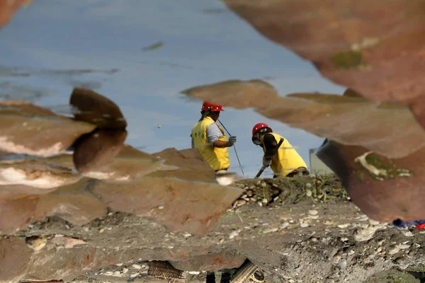 Gli Operai Cinesi Indagano Sul Sito Scavo Delle Barche Affondate — Foto Stock