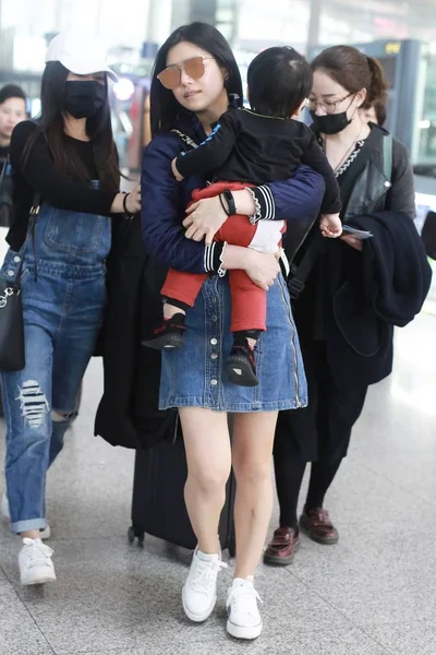 여배우 베이징 베이징 공항에서 그녀의 2018 — 스톡 사진