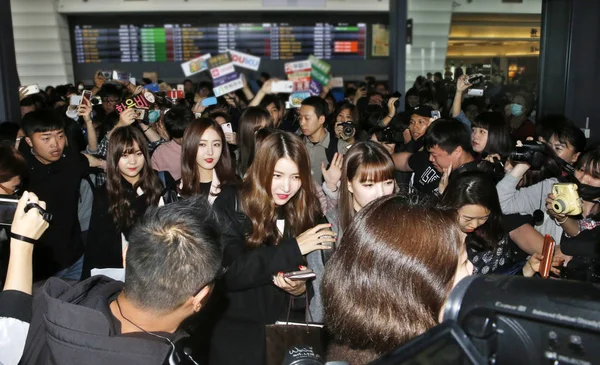 Members South Korean Girl Group Gfriend Arrive Taiwan Taoyuan International — Stock Photo, Image