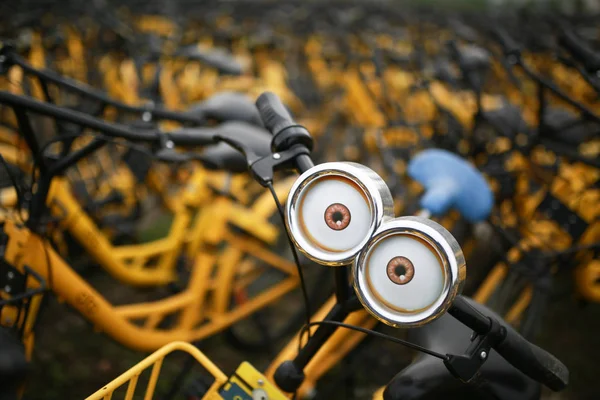 Bicicletas Abandonadas Serviço Chinês Compartilhamento Bicicletas Ofo São Empilhadas Estacionamento — Fotografia de Stock