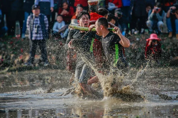 Aldeões Chineses Povo Hakka Carregando Uma Estátua Ouro Antigo General — Fotografia de Stock