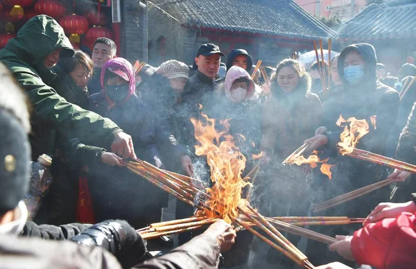 Yanmak Eğe Çin Tapanların Tütsü Sopa Çin Yeni Yıl Veya — Stok fotoğraf