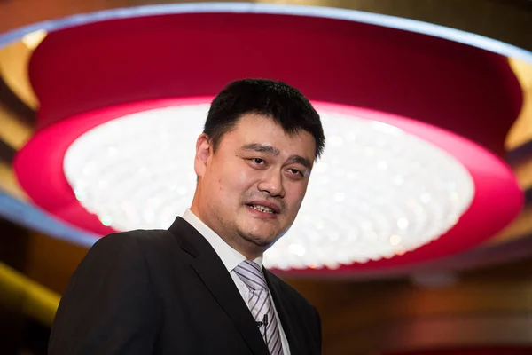 Отставная Звезда Китайского Баскетбола Мин Председатель Китайской Баскетбольной Ассоциации Cba — стоковое фото