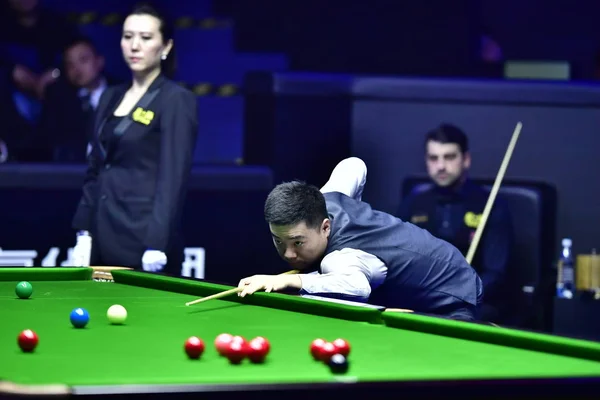 Ding Junhui China Joga Tiro Para Michael Georgiou Inglaterra Sua — Fotografia de Stock