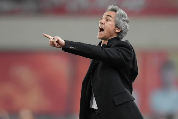 Entrenador Jefe Paulo Sousa Tianjin Quanjian Grita Instrucciones Sus Jugadores — Foto de Stock