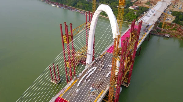 2018年6月20日 世界上最大的非对称斜拉桥 白沙大桥施工现场即将开业 — 图库照片