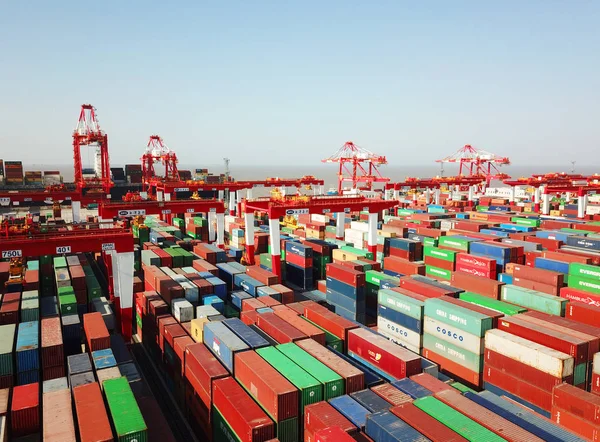 仰山の深海港の第 段階で容器の空中写真 世界最大の自動貨物ターミナル 中国で 2018 ロイヤリティフリーのストック画像