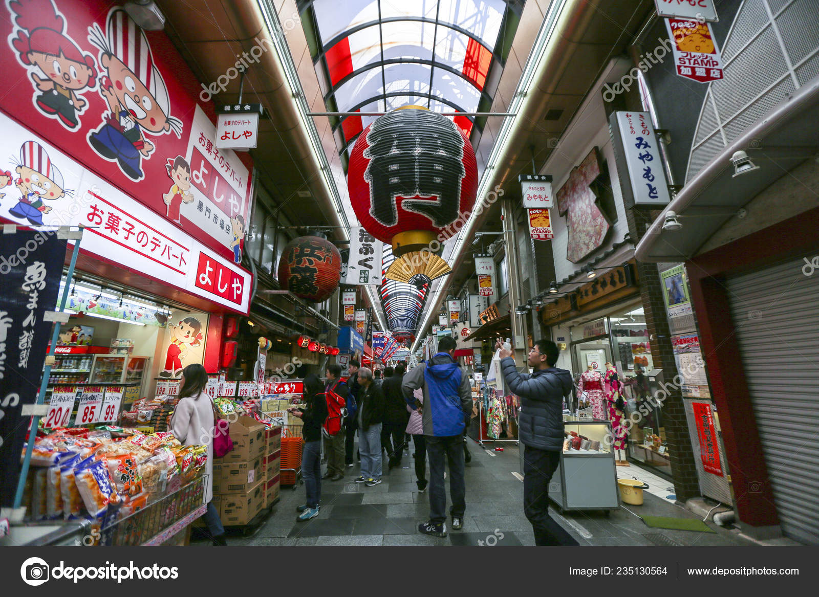 Customers Shop Kuromon Ichiba Market Osaka Japan November 17 Stock Editorial Photo C Chinaimages