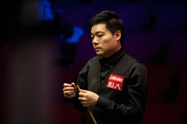 Ding Junhui China Aproveita Sua Sugestão Considerar Tiro Para Anthony — Fotografia de Stock