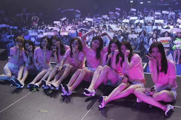Members South Korean Girl Group Gugudan Also Stylized Gu9Udan Pose — Stock Photo, Image