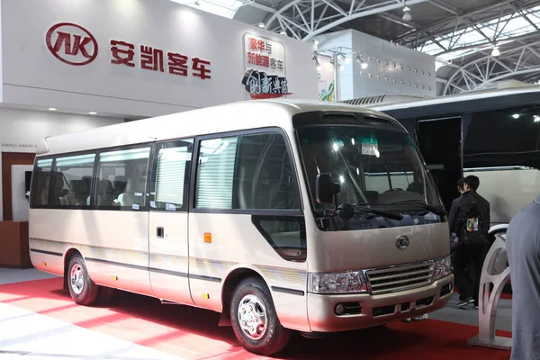 Ônibus Está Exibição Estande Anhui Ankai Automobile Durante Uma Exposição — Fotografia de Stock
