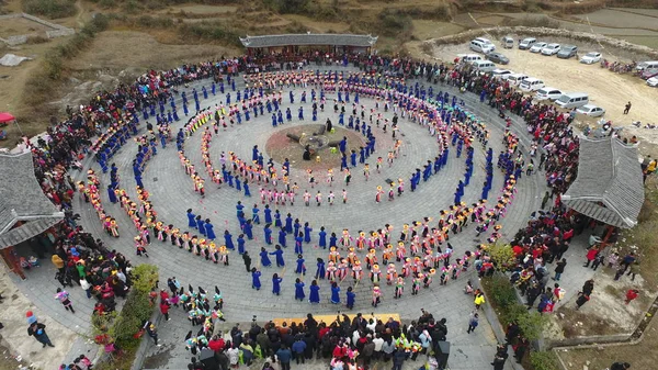 Pueblo Chino Minoría Étnica Miao Reúne Círculo Para Bailar Cantar — Foto de Stock