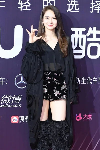 Actrița Cântăreața Chineză Wei Pozează Covorul Roșu Pentru Premiile Young — Fotografie, imagine de stoc