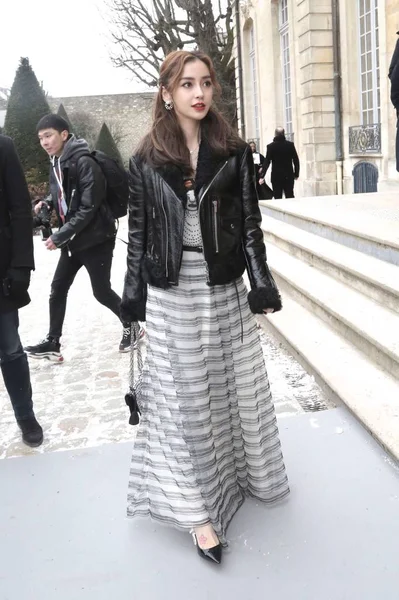 Гонконгская Актриса Angelababy Прибывает Шоу Dior Время Парижской Недели Моды — стоковое фото