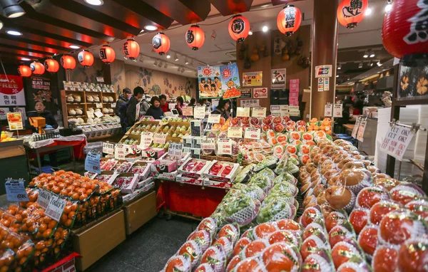 Uitzicht Een Fruitwinkel Kuromon Ichiba Markt Osaka Japan November 2017 — Stockfoto