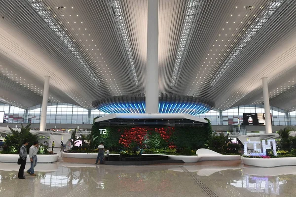 Внутренний Вид Терминала Международного Аэропорта Гуанчжоу Байюнь Городе Гуанчжоу Провинция — стоковое фото