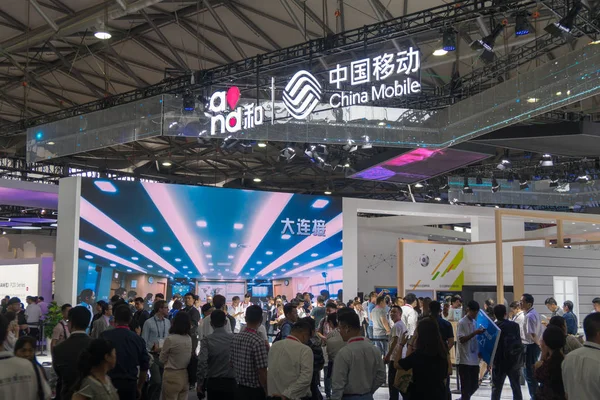 Persone Visitano Stand China Mobile Durante Mobile World Congress 2018 — Foto Stock