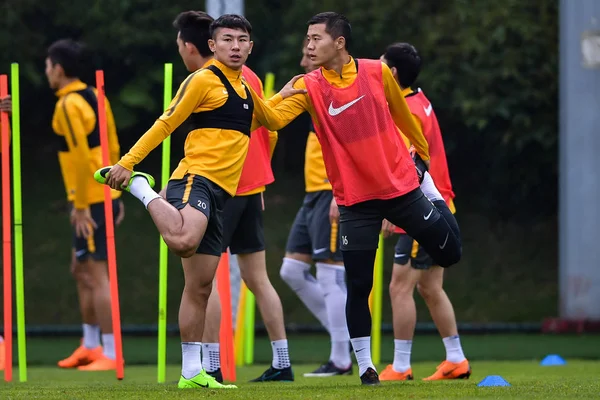 Spieler Des Chinesischen Guangzhou Evergrande Taobao Nehmen Einer Trainingseinheit Vor — Stockfoto