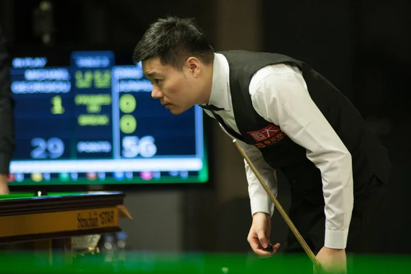 Ding Junhui Chine Envisage Tir Contre Michael Georgiou Angleterre Lors — Photo