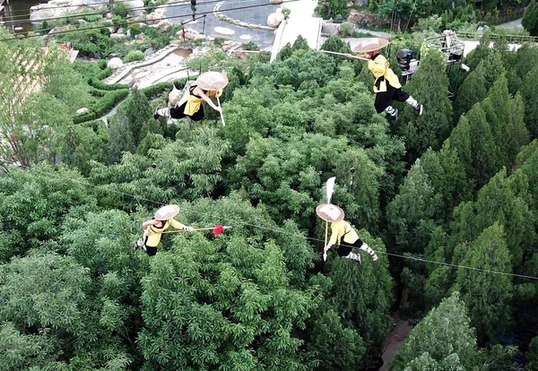 Les Maîtres Kung Pratiquent Les Arts Martiaux Shaolin Kung Mètres — Photo