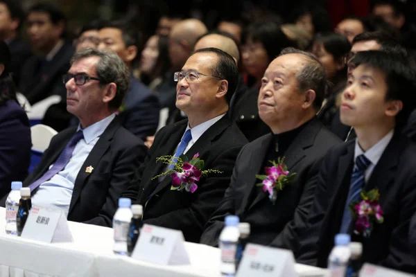 Посол Франции Китае Жан Морис Риперт Слева Председатель Sunwah Group — стоковое фото