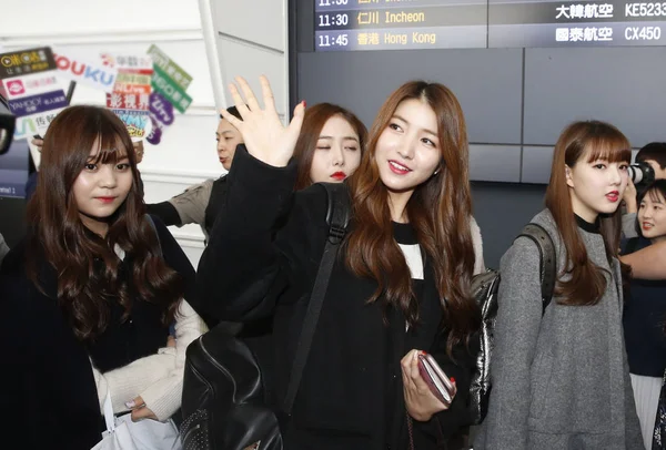 Members South Korean Girl Group Gfriend Arrive Taiwan Taoyuan International — Stock Photo, Image