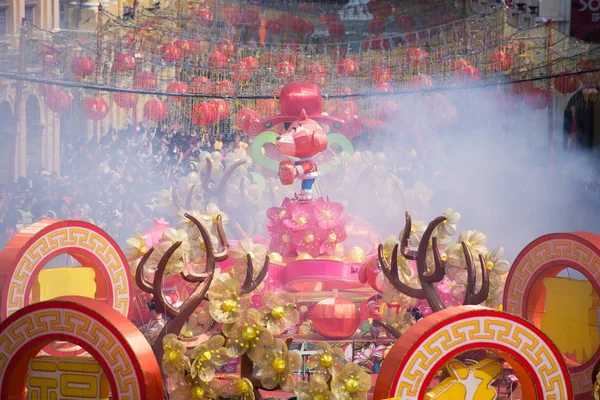 Gli Animatori Esibiscono Nella Danza Del Drago Del Leone Celebrare — Foto Stock