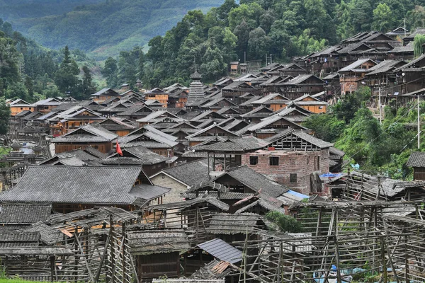 Widok Stilted Budynki Zhanli Village Gaozeng Town Congjiang County Qiandongnan — Zdjęcie stockowe