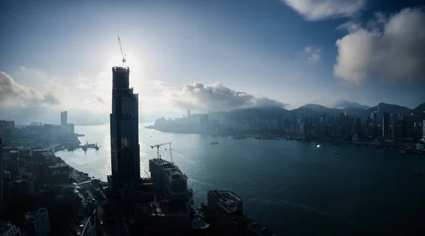 香港のヴィクトリア ハーバー沿いの高層ビル群と高層オフィスビルの眺望 月2016 — ストック写真