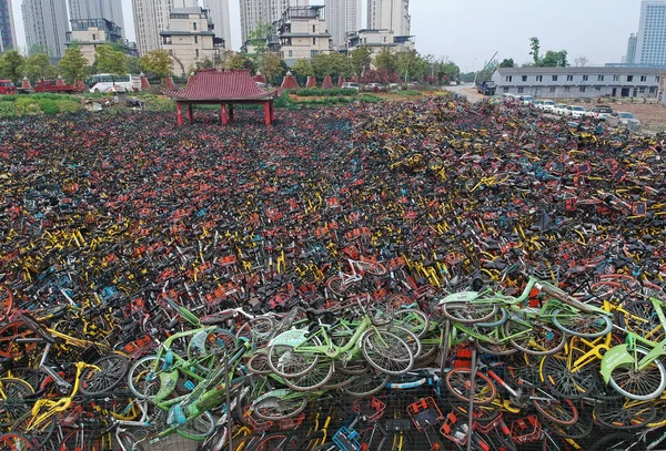 Les Vélos Des Services Chinois Partage Vélos Sont Empilés Autour — Photo