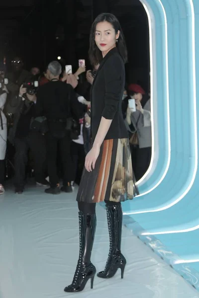 Čínská Supermodelka Liu Wen Navštěvuje Moschino Show Během Milánské Módní — Stock fotografie