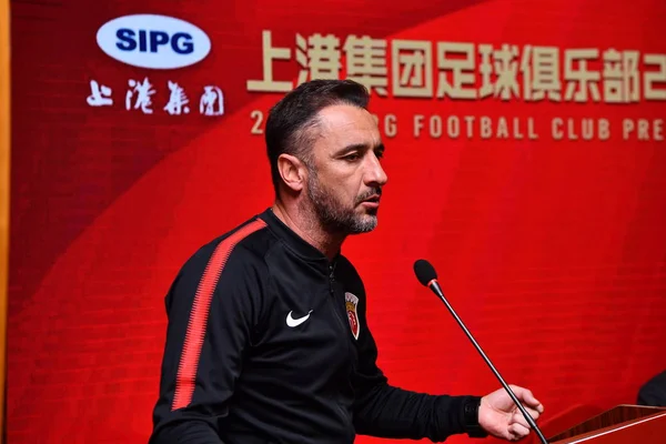 Kepala Pelatih Vitor Pereira Dari Shanghai Sipg Berbicara Selama Pertemuan — Stok Foto