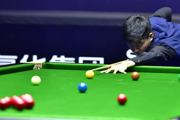 Wang Yuchen China Joga Tiro Para Mark Selby Inglaterra Sua — Fotografia de Stock