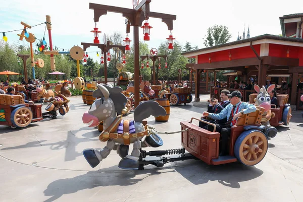 Turister Roa Sig Den Sjunde Tema Mark Disney Pixar Toy — Stockfoto