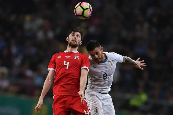 Ben Davies Top Wales National Football Team Heads Ball Make — Stock Photo, Image