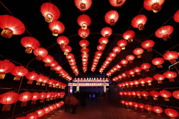 Menschen Besuchen Eine Laternenmesse Zum Frühlingsfest Oder Chinesischen Mondneujahr Kreis — Stockfoto