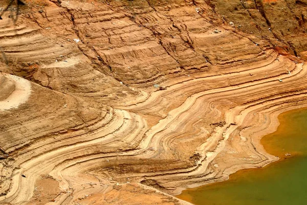Näkymä Sedimentin Raitoihin Suichuanin Läänin Vedenpinnan Laskun Vuoksi Kaupunki Itä — kuvapankkivalokuva
