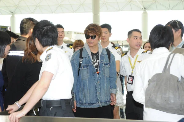 日本演员 电视主持人 电台名人辛戈 卡托里 中图最年轻的成员 于2018年3月27日抵达中国香港机场 — 图库照片
