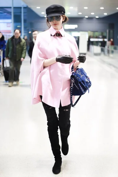 台湾模特兼女星林志玲在中国上海虹桥国际机场合影 — 图库照片