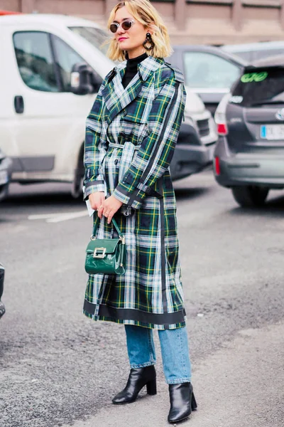 Trendy Pedestrian Walks Street Paris Fashion Week Fall Winter 2018 — Stock Photo, Image