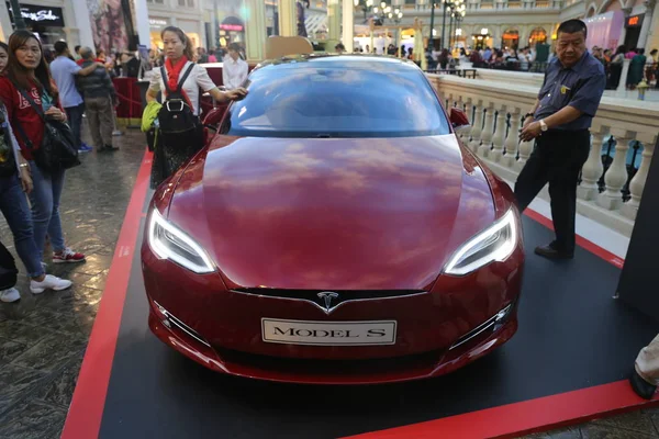 Carro Elétrico Tesla Modelo Está Exibição Shopping Center Xangai China — Fotografia de Stock