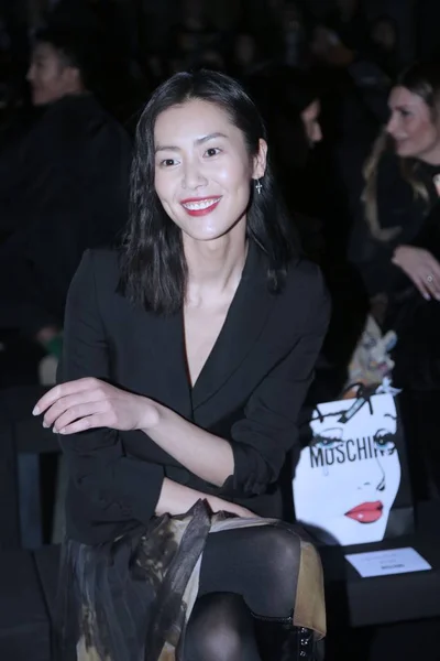 Supermodelo China Liu Wen Asiste Espectáculo Moschino Durante Semana Moda —  Fotos de Stock