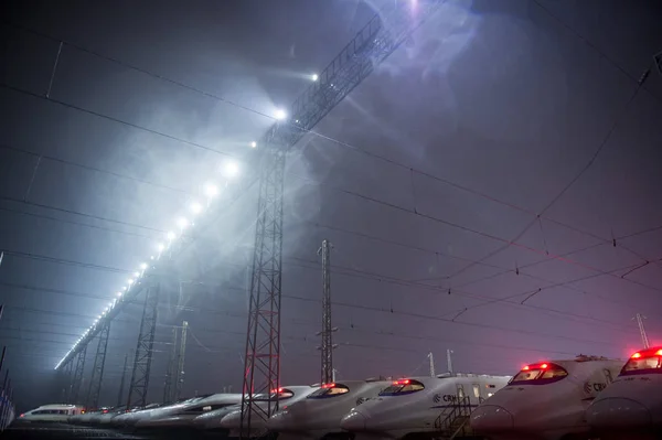 Crh Hochgeschwindigkeitszüge Der Chinesischen Eisenbahn Stehen Für Den Ansturm Auf — Stockfoto