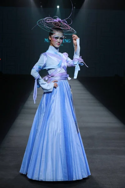 Modelo Chinês Exibe Uma Nova Criação Maogeping Makeup Show Tema — Fotografia de Stock